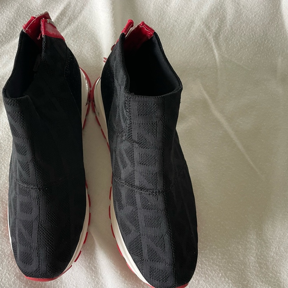 ALMOND-TOY SNEAKERS WITH BACK ZIPPER CLOSURES, SZ 8.5